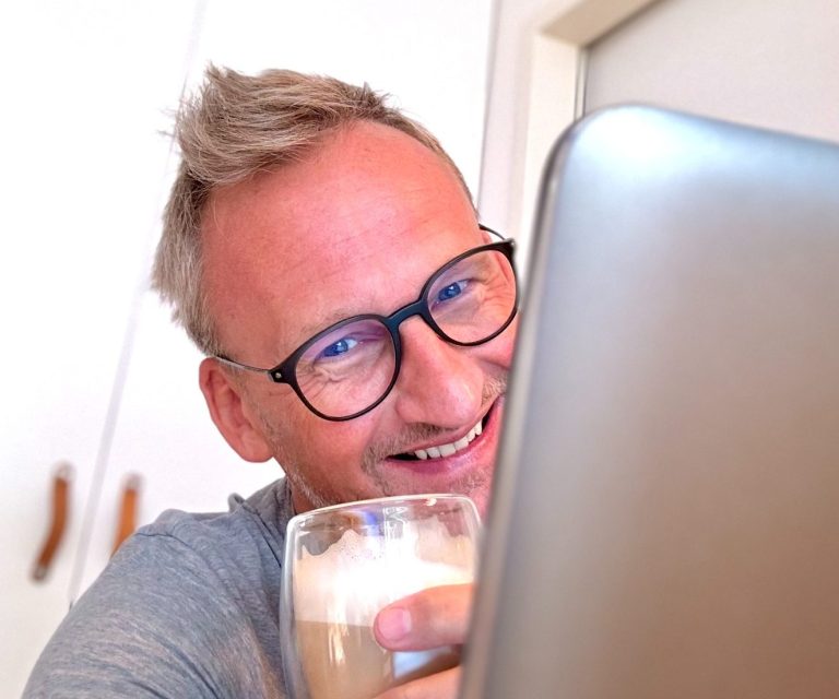 Andreas Rehländer Buchautor veröffentlicht Bücher über Amazon KDP und zeigt bei "Mein Buch" wie auch andere ihr Buch schreiben können.